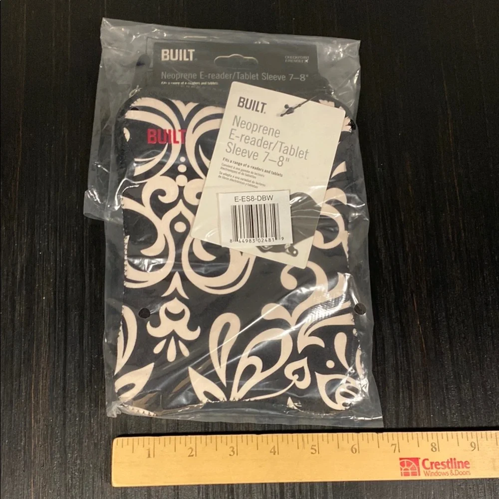 Neoprene E-Reader/Tablet Sleeve - Black and White. NWT. Fits 7-8”